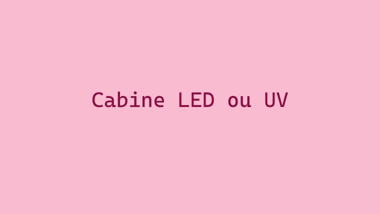 Cabine de cura de unhas com mão posicionada para curar esmalte em gel