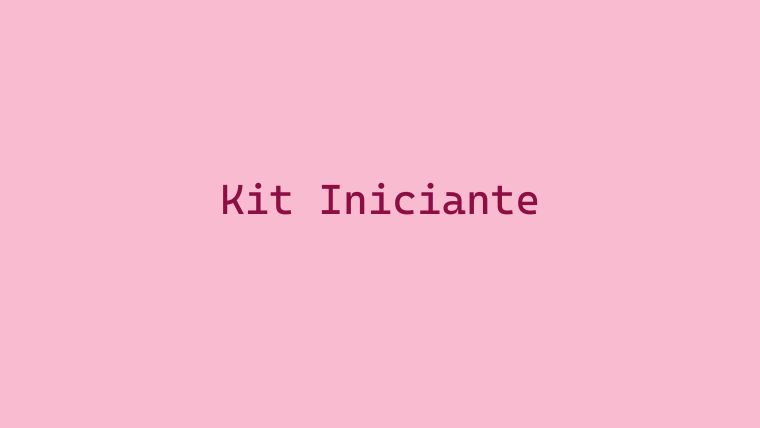 Mesa organizada com todos os materiais de um kit de alongamento de unhas para iniciante