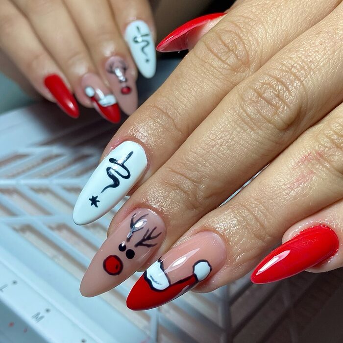 Manicure em gel nude e marrom feita pela Priscila Dias
